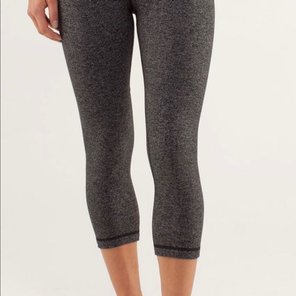 Lululemon herringbone crop in black and white - Picture 2 of 3